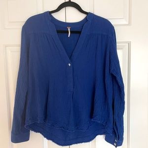 Free People 100% cotton V-neck blouse XS